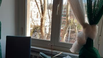 Triple Room (Green) | Minibar, in-room safe, individually decorated, individually furnished