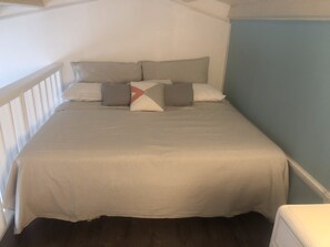 Basic Apartment, 2 Bedrooms - Cozy one-bedroom & mezzanine apartment (Philipsburg)