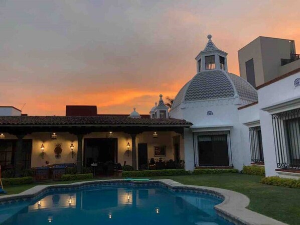 Outdoor pool, a heated pool