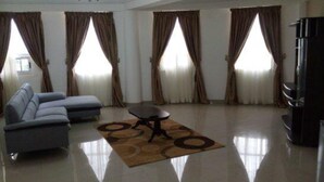 Comfort Suite | Living room | Flat-screen TV - Gaana Hotel (Tamale)