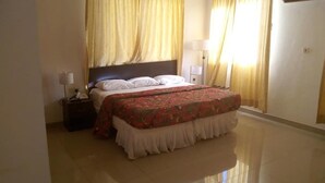 Comfort Suite | Desk, WiFi (free), bed sheets - Gaana Hotel (Tamale)