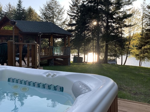 Adirondack Waterfront Lodge Close to Old Forge with A/C and Heated Garage 