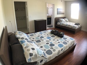 Condo, 3 Bedrooms, Kitchen