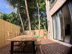 House, 3 Bedrooms, Kitchen | Terrace/patio - Huge House in Fort Lauderdale - 819 (Fort Lauderdale)