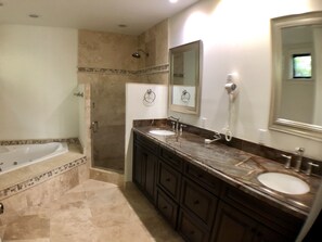 Ferienhaus, 3 Schlafzimmer, Küche | Badezimmer | Duschwanne, Haartrockner, Handtücher