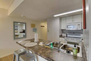 House, Multiple Beds (Apartment) | Private kitchen