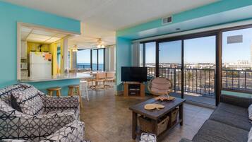 House, Multiple Beds (Two-Bedroom Townhouse) | Living room