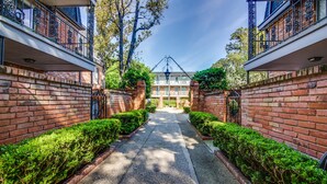 Property grounds - Two-bedroom Apartment (San Antonio)