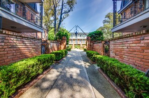 Property grounds - Two-bedroom Apartment (San Antonio)