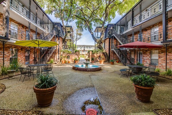 Property grounds - Two-bedroom Apartment (San Antonio)