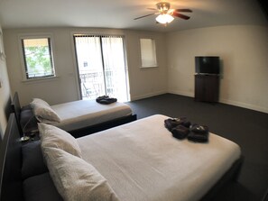 House, 3 Bedrooms, Kitchen | 3 bedrooms, free WiFi, bed sheets - Huge House in Fort Lauderdale -  821 (Fort Lauderdale)