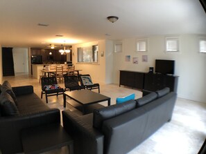 Ferienhaus, 3 Schlafzimmer, Küche | Wohnbereich | Flachbildfernseher
