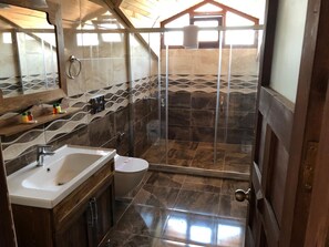 Shower, hydromassage showerhead, free toiletries, hair dryer - Nehir Suit Hotel (Ortaca)