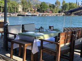 Se sirven desayunos, almuerzos y cenas