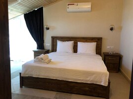 Minibar, escritorio, sistema de insonorización y wifi gratis 