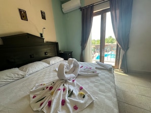 Suite Room | Minibar, bureau, système d’insonorisation, accès au Wi-Fi (inclus)