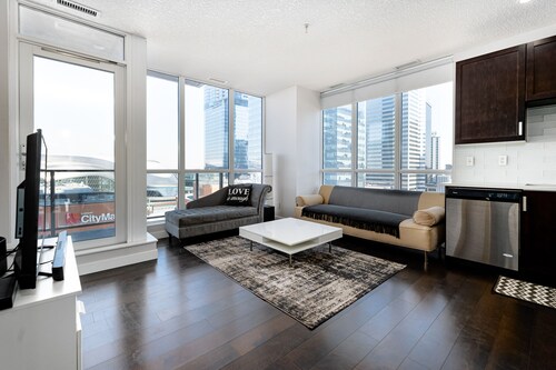 Upscale condo in ❤ Ice district.Same day bookings possible/confirm availability
