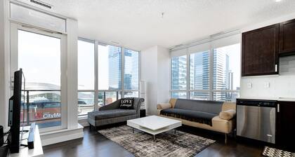 Upscale condo in ❤ Ice district.Same day bookings possible/confirm availability
