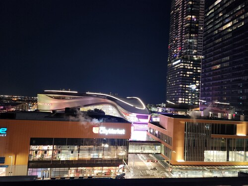 Upscale condo in ❤ Ice district.Same day bookings possible/confirm availability
