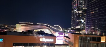 Upscale condo in ❤ Ice district.Same day bookings possible/confirm availability