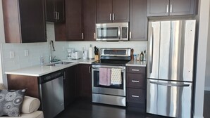茶具/咖啡用具、冰箱、微波炉、烤箱