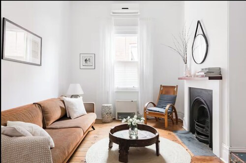 Beautiful Cottage with Garden Courtyard in City Square Mile