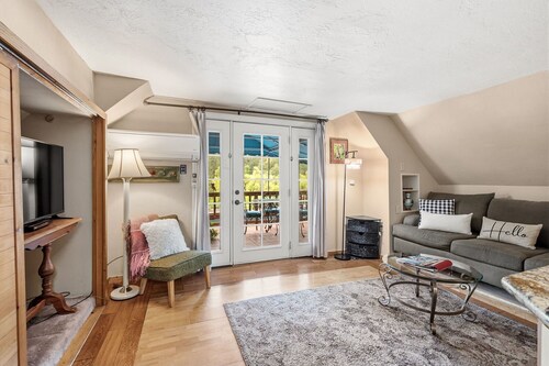 Night Owl - Murphys Vacation Rentals