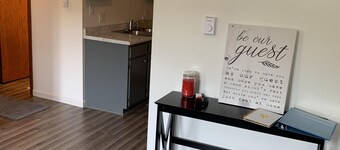 Walkable to restaurants pubs and the cruise ship. Central location Apartment