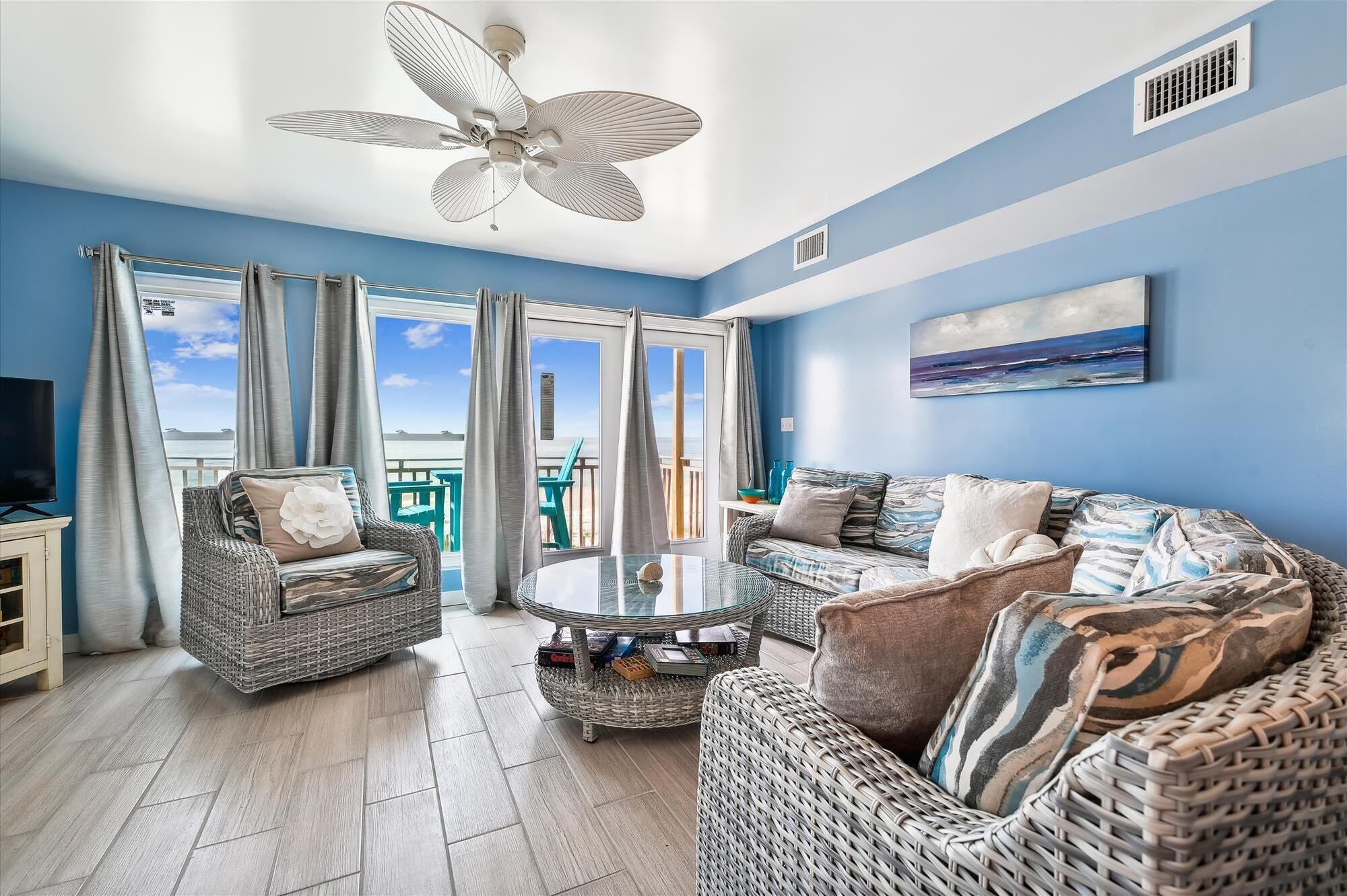 テレビ、DVD プレーヤー