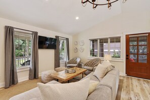 Smart TV - 3 Bed/2.5 Bath South Forest Beach Home has Private Pool and Beach Access Path (Hilton Head)