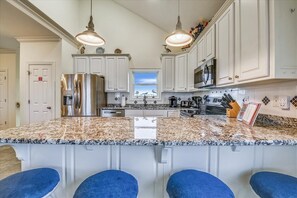 Fridge, microwave, oven, stovetop - This splendid home boasts 4 delightful master suites and a total top level zone for the kids. (St. George Island)
