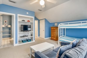 5 bedrooms, iron/ironing board, WiFi, bed sheets