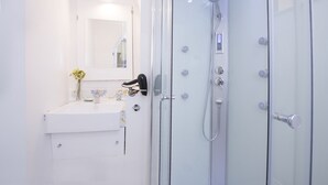 A modern bathroom with a glass-enclosed shower, a white sink, and a mirror above the sink. - Alfieri rooms - flat Conchiglia (Atrani)