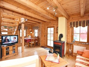 Televisión y chimenea 