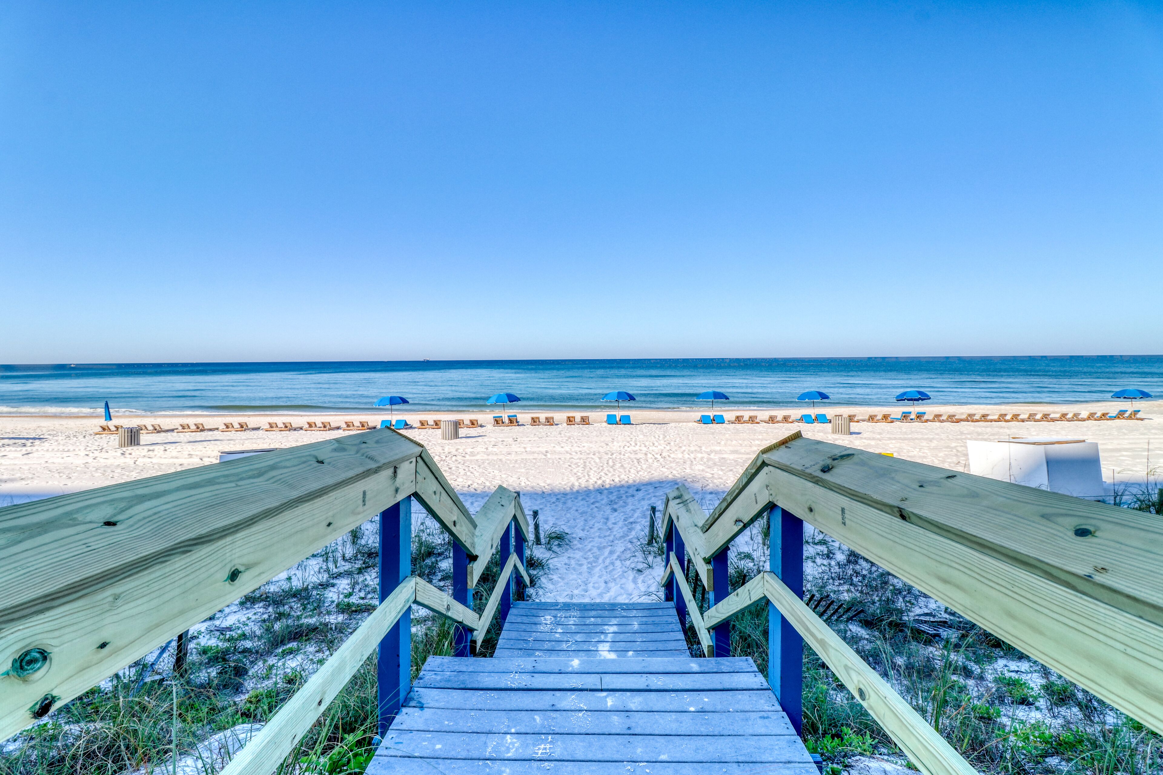 Lovely condo with beach view and amazing amenities