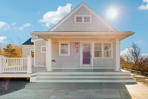 Exterior detail - Newly built, bayview house steps from the beach with spacious deck, W/D & grill (North Eastham)