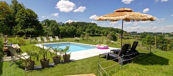 Charming cottage with shared pool and pets allowed