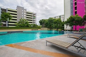 Pool - Family Apartment "My Home In Bangkok" C3/223 swimming pool,  gym, courts, etc (Prachathipat)