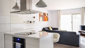 Living area - Amazing Accommodations St Kilda (St Kilda)