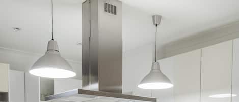 エグゼクティブ アパートメント 2 ベッドルーム | リビング エリア | 薄型テレビ、DVD プレーヤー