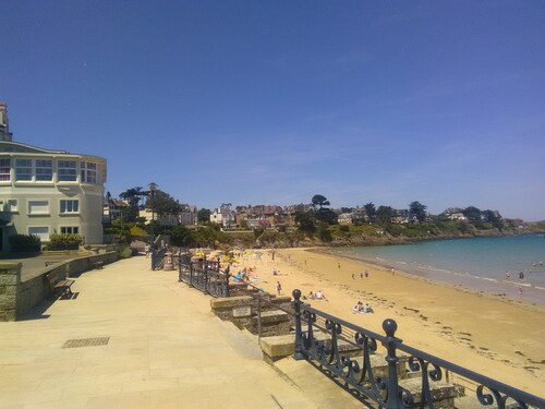 Maison à louer, à 20 m de la grande plage  de Saint lunaire             