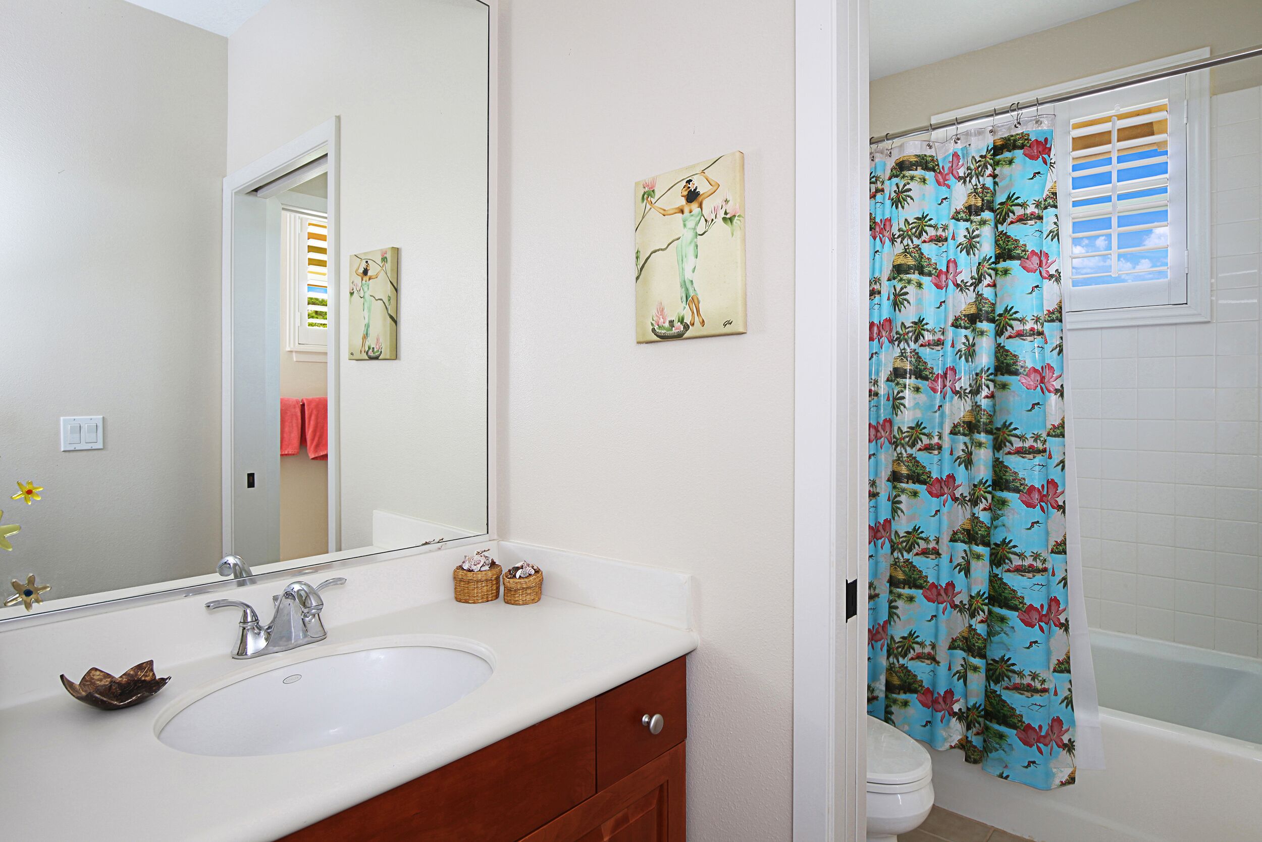 Combined shower/tub, hair dryer, towels, soap