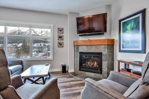 Smart TV, fireplace, Netflix, streaming services