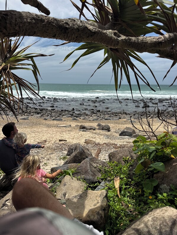 Beach nearby, sun-loungers, beach towels