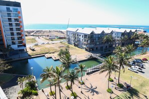 Exterior - Come feel the warmth and sunshine of Durban in our Modern beach Apartments (Point Waterfront)