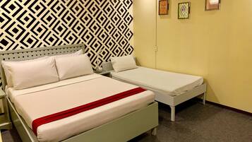 Desk, laptop workspace, iron/ironing board, free WiFi