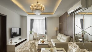 Suite – premium, bakgårdsutsikt | Oppholdsområde