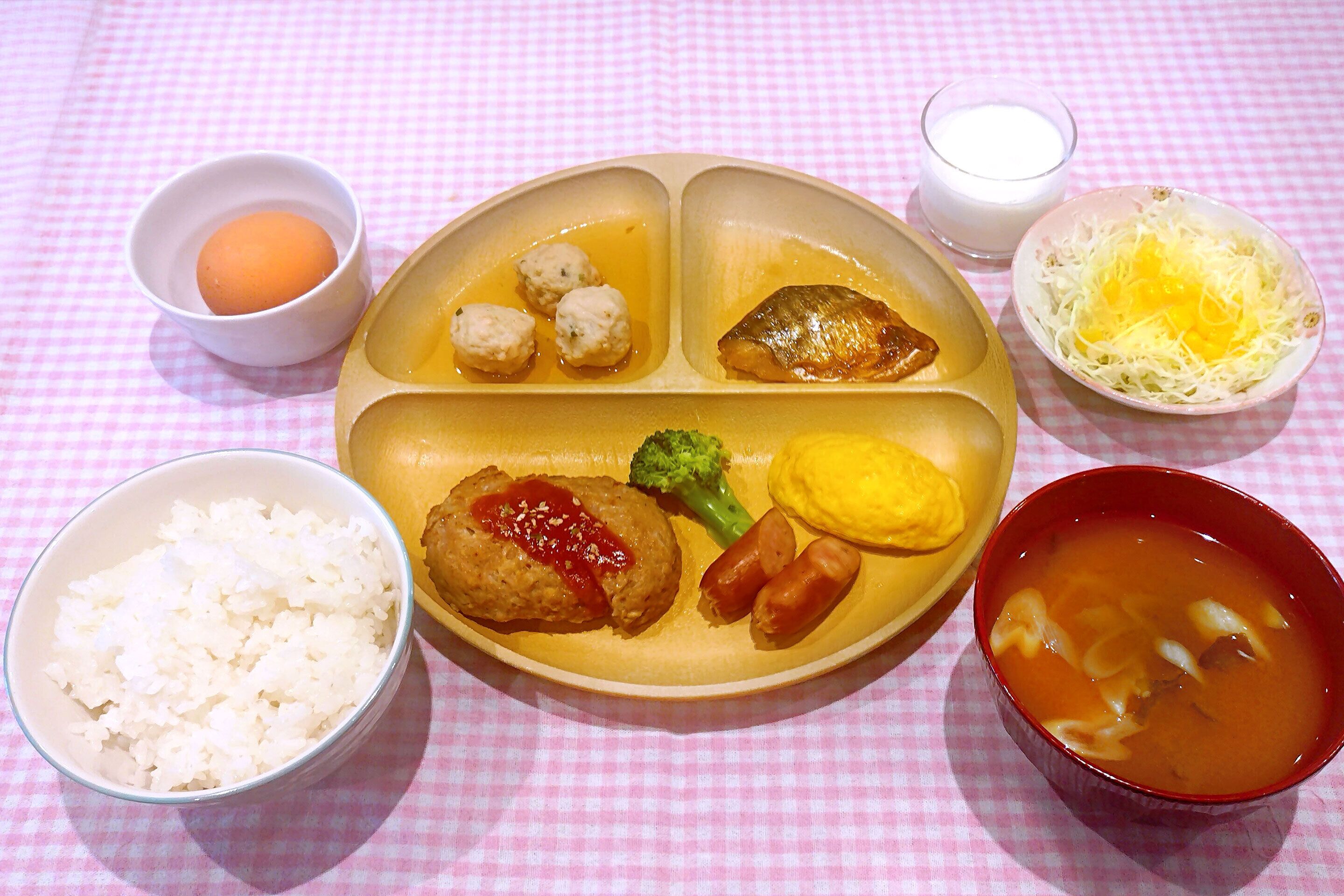 daily buffet breakfast (jpy 700 per person)