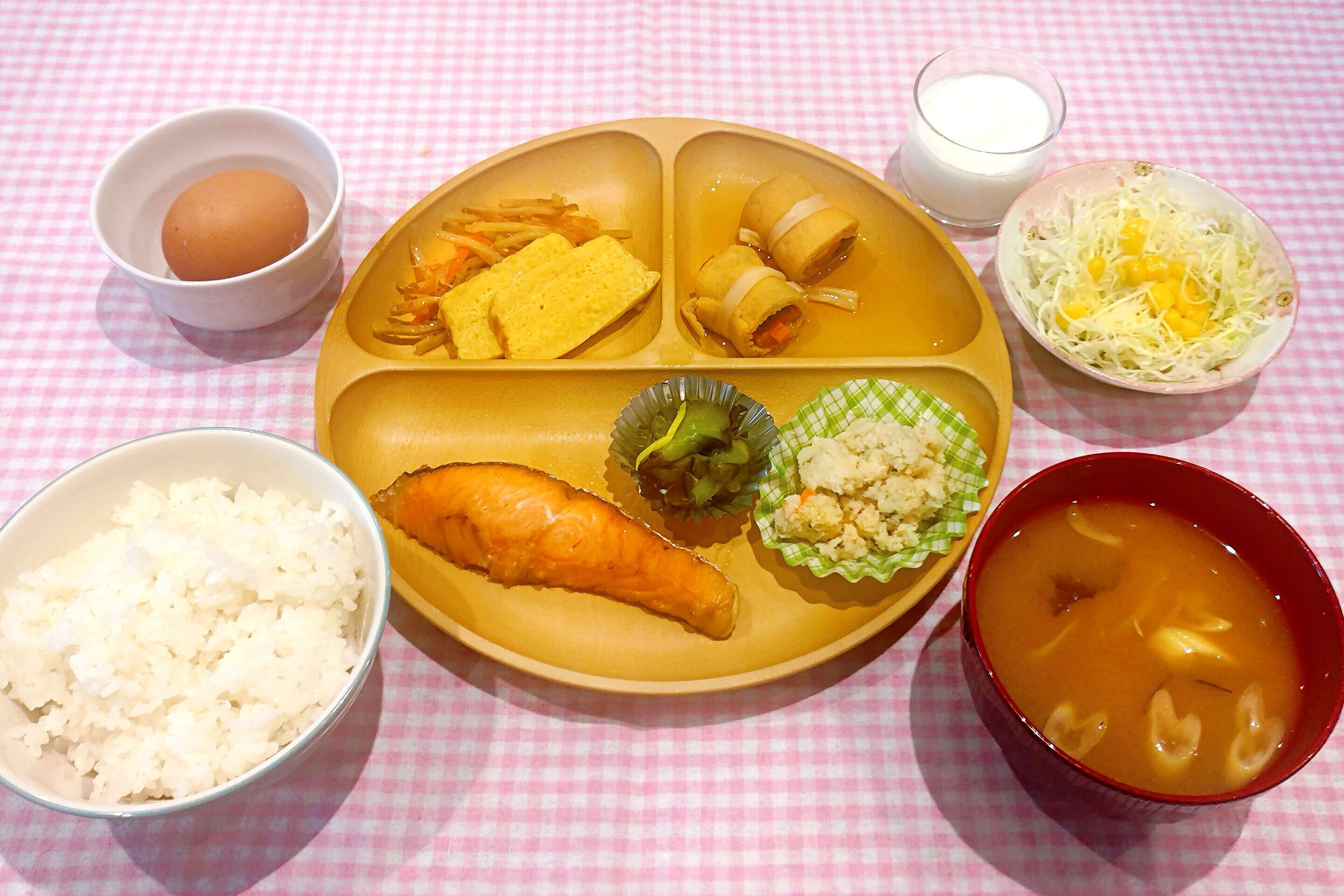 daily buffet breakfast (jpy 700 per person)