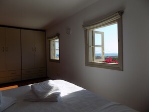 1 chambre, fer et planche à repasser, Wi-Fi, literie fournie